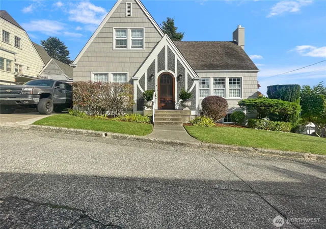Single family home for sale at 912 N Division St, Aberdeen, WA 98520 | MLS# NWM2593286