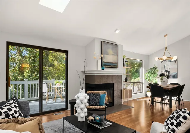 Photo 4 of Sale Pending at 11325 101st Place NE #1325, Kirkland, WA 98033 | MLS# NWM2593324 | Listing updated on 2026-10-19