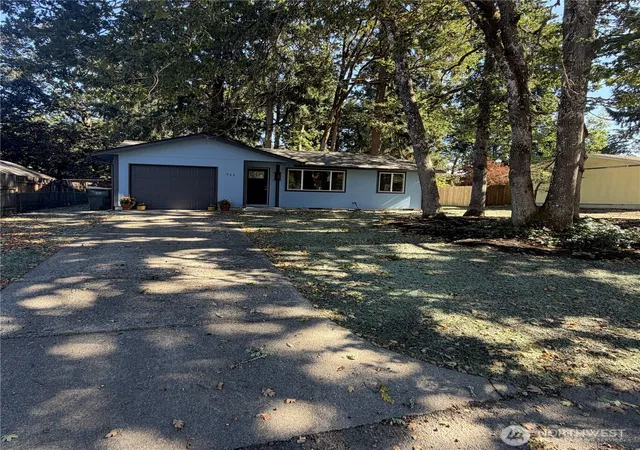 Photo 2 of Single family home for sale at 722 Oakcrest St Se, Lacey, WA 98503 | MLS# NWM2593330 | Listing updated on 2026-10-15