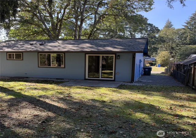 Photo 3 of Single family home for sale at 722 Oakcrest St SE, Lacey, WA 98503 | MLS# NWM2593330 | Listing updated on 2026-10-15