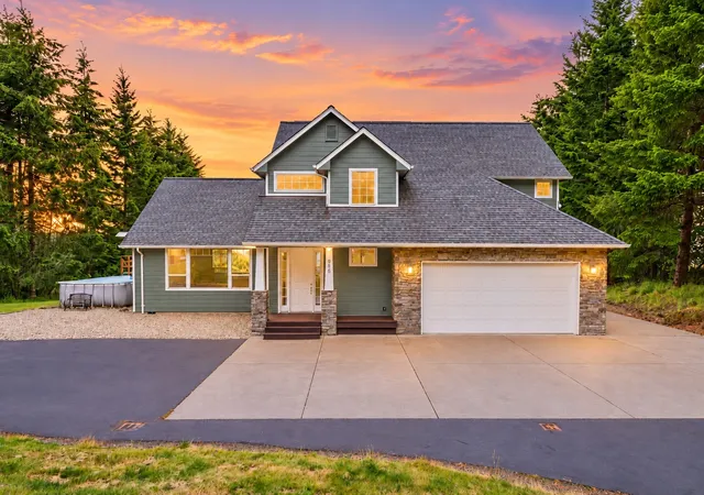 Photo 1 of Single family home for sale at 966 Lookout Rd, Castle Rock, WA 98611 | MLS# NWM2593331 | Listing updated on 2026-10-21
