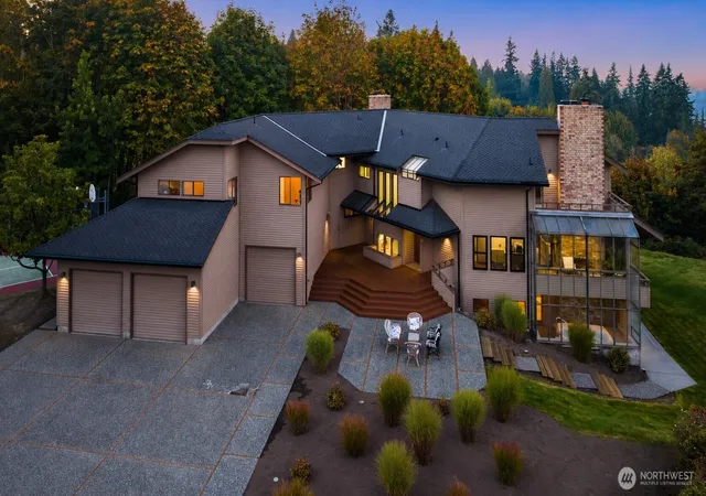 Photo 1 of Mansion for sale at 10326 40th Avenue Se, Everett, WA 98208 | MLS# NWM2593347 | Listing updated on 2026-10-13
