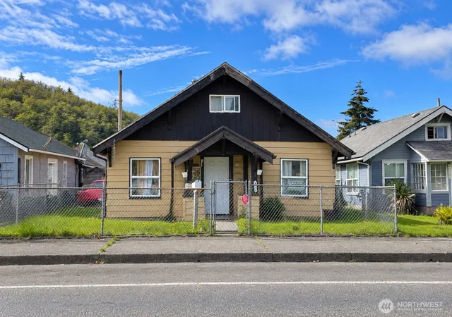 Single family home for sale at 1311 Lincoln St, Hoquiam, WA 98550 | MLS# NWM2593348