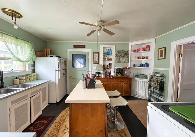 Photo 4 of Single family home for sale at 1311 Lincoln St, Hoquiam, WA 98550 | MLS# NWM2593348 | Listing updated on 2026-10-11