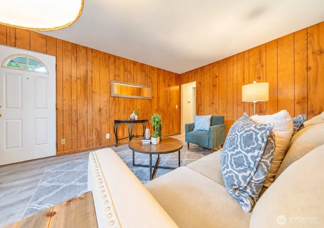 Photo 4 of Single family home for sale at 5522 NE 193rd Street, Lake Forest Park, WA 98155 | MLS# NWM2593372 | Listing updated on 2026-10-19