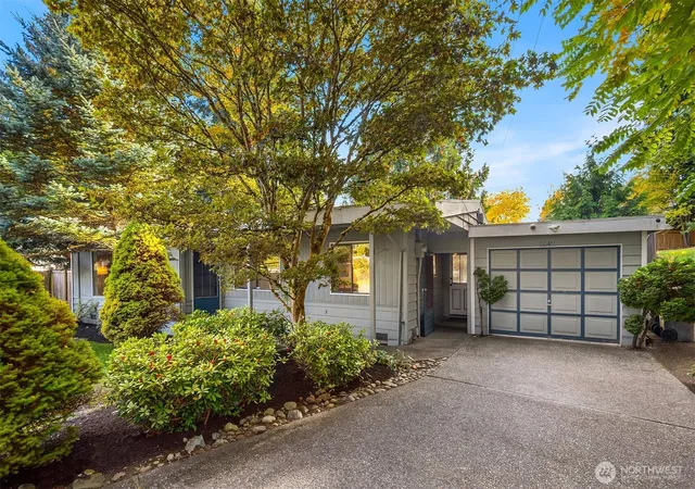 Photo 2 of Single family home for sale at 20414 29th Avenue W, Lynnwood, WA 98036 | MLS# NWM2593377 | Listing updated on 2026-10-16