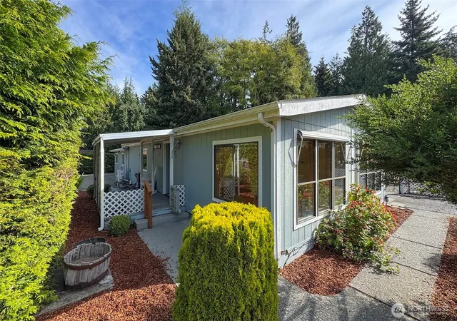 Photo 2 of Manufactured home for sale at 250 Heather Cir, Port Angeles, WA 98362 | MLS# NWM2593384 | Listing updated on 2026-10-16