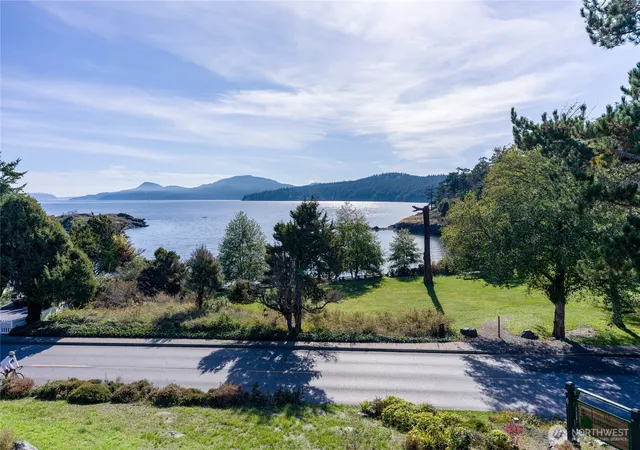 Photo 4 of Condo for sale at 67 Main St #105, Eastsound, WA 98245 | MLS# NWM2593389 | Listing updated on 2026-10-17