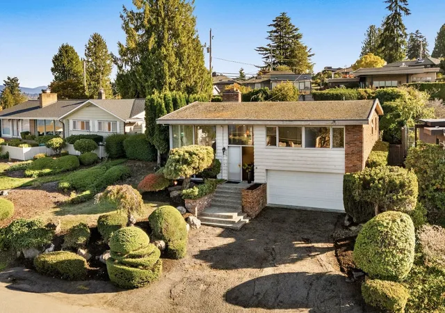 Photo 1 of Single family home for sale at 7039 S Lakeridge Dr, Seattle, WA 98178 | MLS# NWM2593397 | Listing updated on 2026-10-27