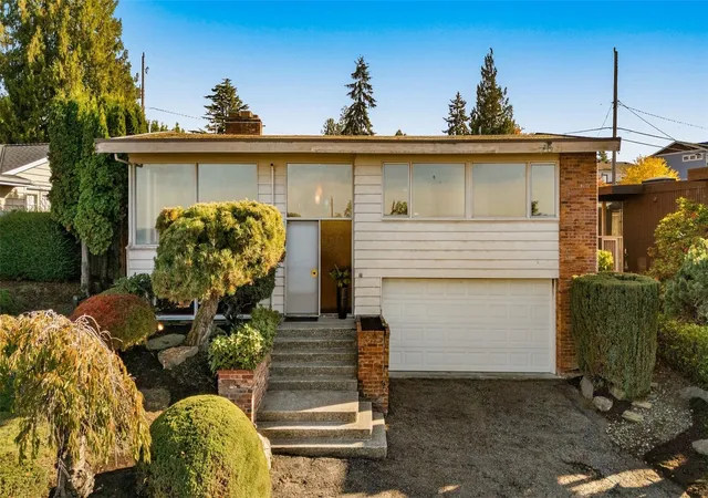 Photo 2 of Single family home for sale at 7039 S Lakeridge Dr, Seattle, WA 98178 | MLS# NWM2593397 | Listing updated on 2026-10-27