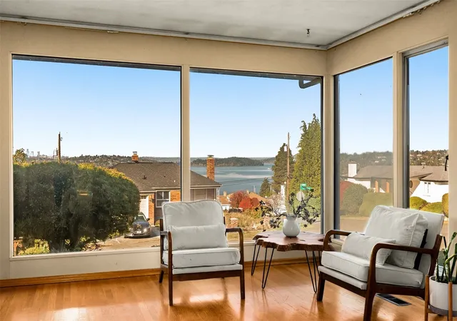 Photo 3 of Single family home for sale at 7039 S Lakeridge Dr, Seattle, WA 98178 | MLS# NWM2593397 | Listing updated on 2026-10-27