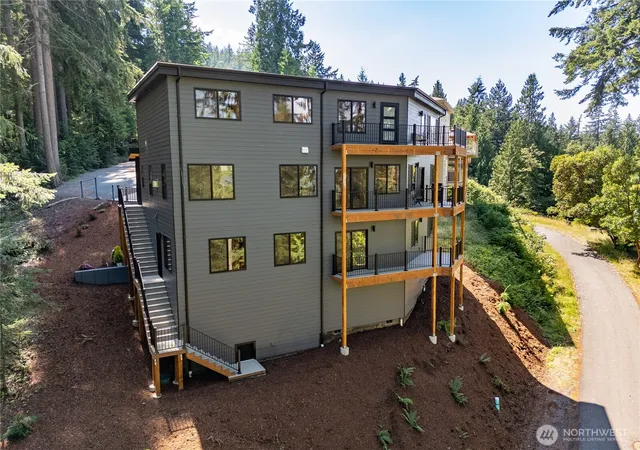 Photo 3 of Single family home for sale at 11 Oval Ct, Bellingham, WA 98229 | MLS# NWM2593398 | Listing updated on 2026-10-12