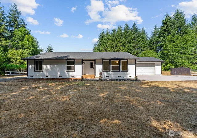 Single family home for sale at 122 Northview Dr, Chehalis, WA 98532 | MLS# NWM2593426