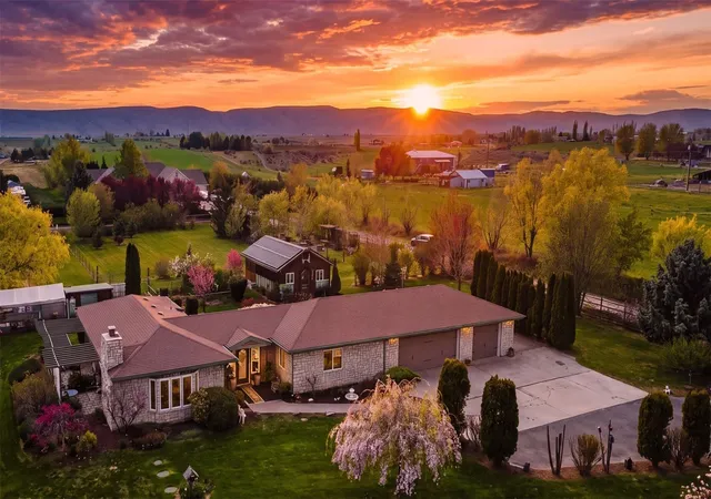 Single family home for sale at 15010 Fisk Rd, Yakima, WA 98908 | MLS# NWM2593440