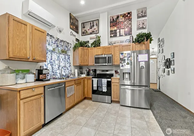 Photo 3 of Single family home for sale at 31 E Ketron Pl W, Shelton, WA 98584 | MLS# NWM2593442 | Listing updated on 2026-10-12