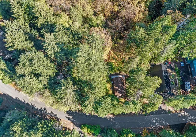 Photo 2 of Single family home for sale at 241 N Lakeview Dr, Hoodsport, WA 98548 | MLS# NWM2593459 | Listing updated on 2026-10-21
