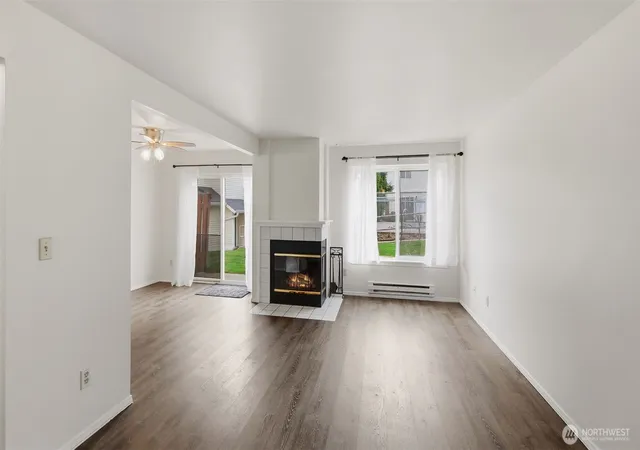Photo 4 of Townhouse for sale at 927 132nd Street SW #F5, Everett, WA 98204 | MLS# NWM2593466 | Listing updated on 2026-10-13