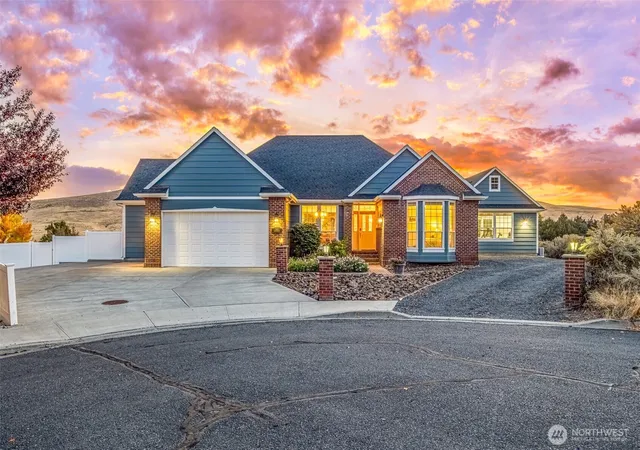 Single family home for sale at 341 Cyn View Crt, Ephrata, WA 98823 | MLS# NWM2593500