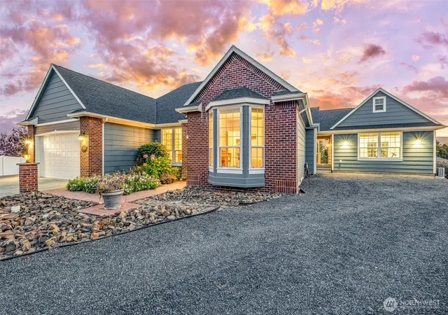 Photo 2 of Single family home for sale at 341 Cyn View Crt, Ephrata, WA 98823 | MLS# NWM2593500 | Listing updated on 2026-10-16