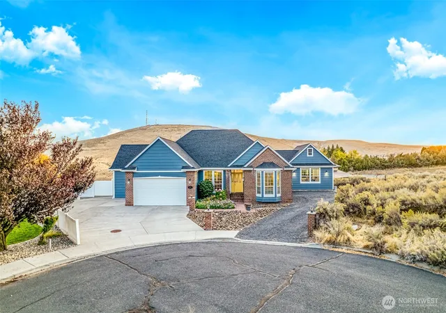 Photo 4 of Single family home for sale at 341 Cyn View Crt, Ephrata, WA 98823 | MLS# NWM2593500 | Listing updated on 2026-10-16