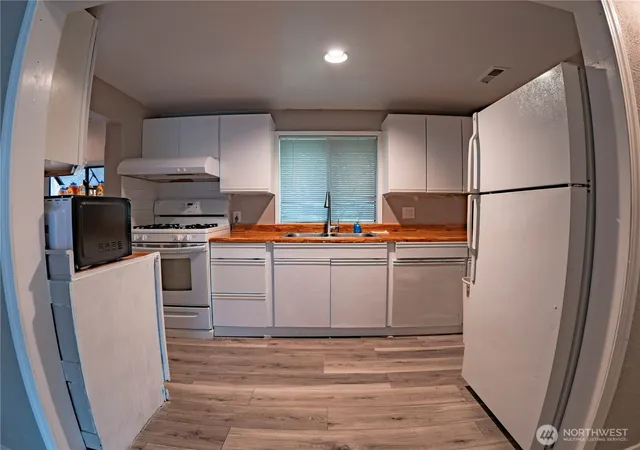 Photo 2 of Single family home for sale at 8314 Washington Blvd SW, Lakewood, WA 98498 | MLS# NWM2593526 | Listing updated on 2026-10-14