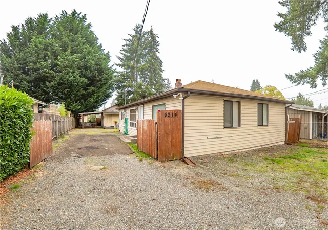 Photo 4 of Single family home for sale at 8314 Washington Blvd SW, Lakewood, WA 98498 | MLS# NWM2593526 | Listing updated on 2026-10-14