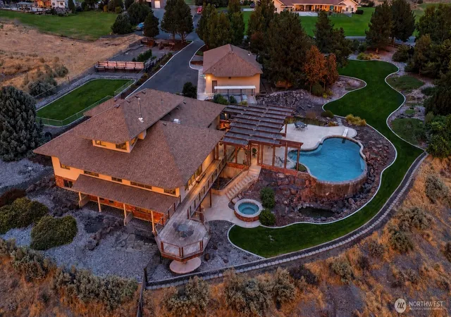 Photo 3 of Single family home for sale at 341 Sunnybank Rd, Pasco, WA 99301 | MLS# NWM2593534 | Listing updated on 2026-10-13