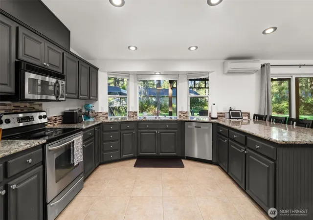 Photo 4 of Single family home for sale at 1190 E Vine Maple Ln, Union, WA 98592 | MLS# NWM2593537 | Listing updated on 2026-10-15