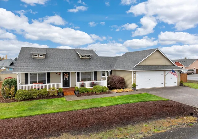 Single family home for sale at 153 Birdie Dr, Chehalis, WA 98532 | MLS# NWM2593552