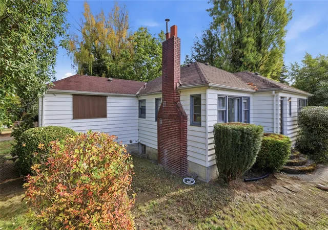 Photo 3 of Single family home for sale at 1307 N 32nd Street, Renton, WA 98056 | MLS# NWM2593553 | Listing updated on 2026-10-17