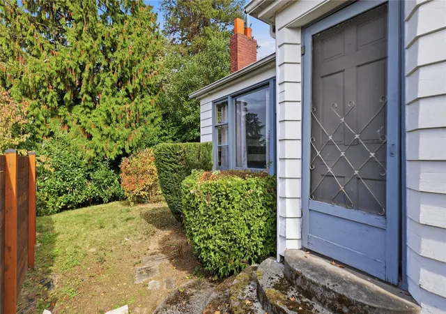 Photo 3 of Single family home for sale at 1307 N 32nd Street, Renton, WA 98056 | MLS# NWM2593553 | Listing updated on 2026-10-17