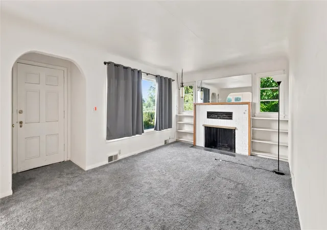 Photo 4 of Single family home for sale at 1307 N 32nd Street, Renton, WA 98056 | MLS# NWM2593553 | Listing updated on 2026-10-17