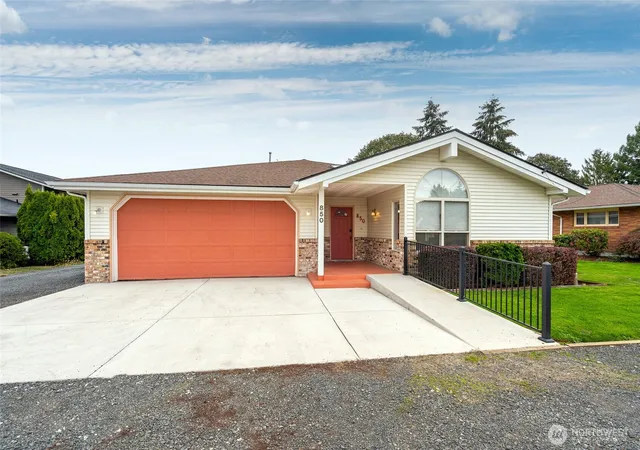 Single family home for sale at 850 Southwest 18th St, Chehalis, WA 98532 | MLS# NWM2593560