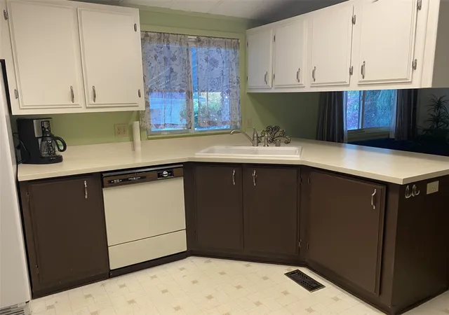 Photo 3 of Manufactured home for sale at 11405 125th Street Ct E #217, Puyallup, WA 98374 | MLS# NWM2593563 | Listing updated on 2026-10-22