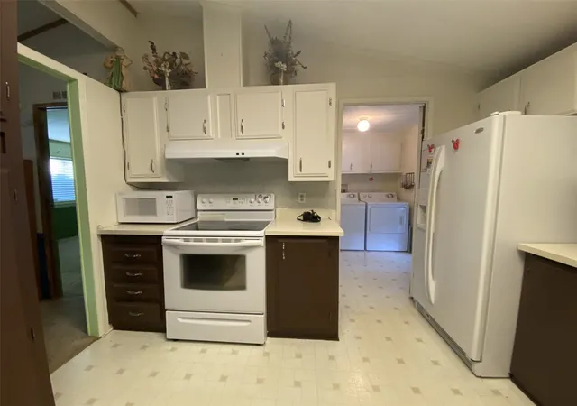 Photo 4 of Manufactured home for sale at 11405 125th Street Ct E #217, Puyallup, WA 98374 | MLS# NWM2593563 | Listing updated on 2026-10-22