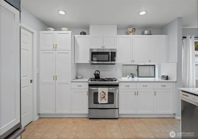Photo 3 of Single family home for sale at 5305 N Frace St, Tacoma, WA 98407 | MLS# NWM2593570 | Listing updated on 2026-10-17
