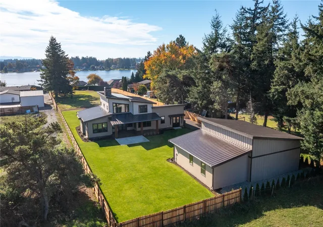 Photo 3 of Single family home for sale at 204 E Wiser Lake Rd, Lynden, WA 98264 | MLS# NWM2593580 | Listing updated on 2026-10-21