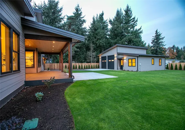 Photo 1 of Single family home for sale at 204 E Wiser Lake Rd, Lynden, WA 98264 | MLS# NWM2593580 | Listing updated on 2026-10-21