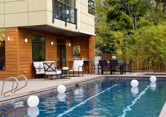 Photo 2 of Single family home for sale at 435 16th Lane, Kirkland, WA 98033 | MLS# NWM2593600 | Listing updated on 2026-10-26