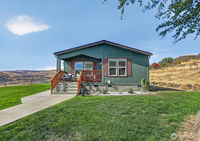 Photo 3 of Manufactured home for sale at 7 Grandview Dr, Lyle, WA 98635 | MLS# NWM2593650 | Listing updated on 2026-10-21