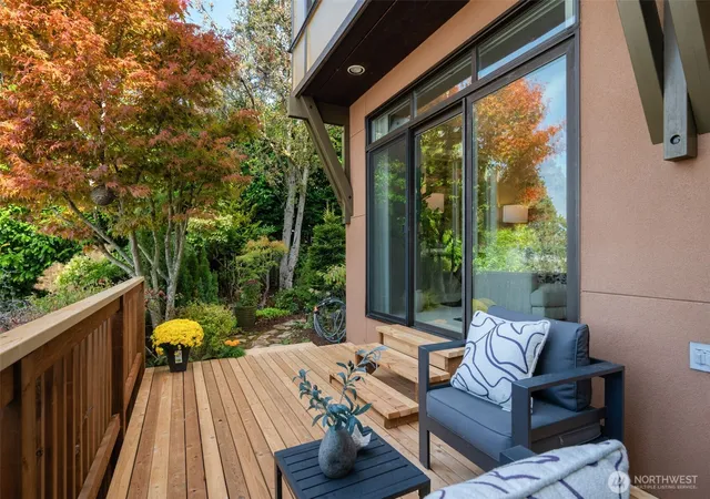 Photo 4 of Sale Pending at 212 N 45th Street, Seattle, WA 98103 | MLS# NWM2593668 | Listing updated on 2026-10-19