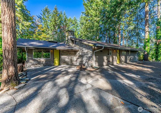 Photo 2 of Single family home for sale at 2322 W 4th Avenue, Olympia, WA 98502 | MLS# NWM2593712 | Listing updated on 2026-10-13