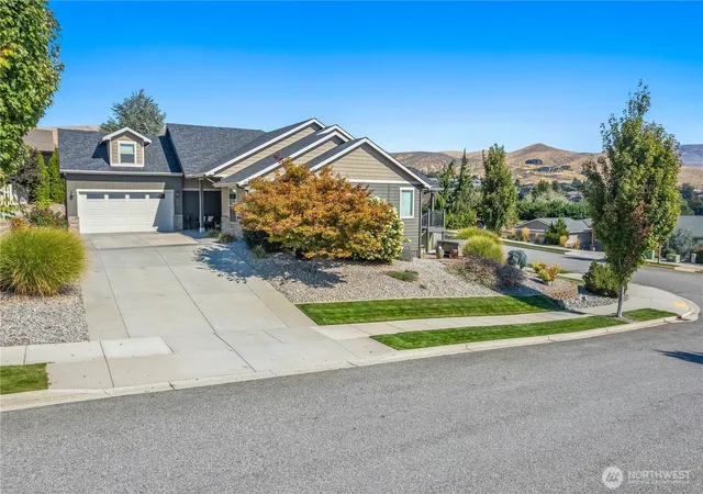 Single family home for sale at 340 Laurie Dr, Wenatchee, WA 98801 | MLS# NWM2593724