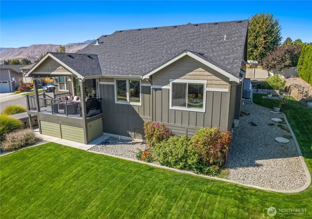 Photo 1 of Single family home for sale at 340 Laurie Dr, Wenatchee, WA 98801 | MLS# NWM2593724 | Listing updated on 2026-10-17