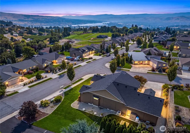 Photo 2 of Single family home for sale at 340 Laurie Dr, Wenatchee, WA 98801 | MLS# NWM2593724 | Listing updated on 2026-10-17