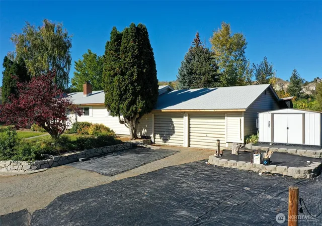 Photo 2 of Single family home for sale at 456 Okoma Dr, Omak, WA 98841 | MLS# NWM2593745 | Listing updated on 2026-10-13