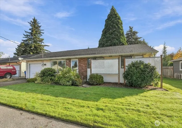 Single family home for sale at 2105 General Anderson Ave, Vancouver, WA 98661 | MLS# NWM2593751