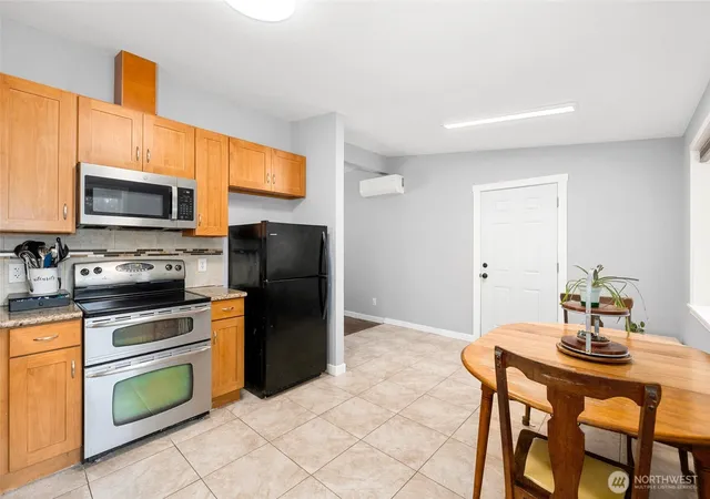 Photo 4 of Single family home for sale at 23303 100th Avenue SE, Kent, WA 98031 | MLS# NWM2593756 | Listing updated on 2026-10-15