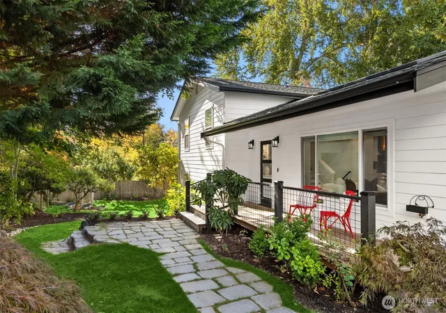 Photo 3 of Single family home for sale at 689 Pierce Ct Nw, Bainbridge Island, WA 98110 | MLS# NWM2593763 | Listing updated on 2026-10-20