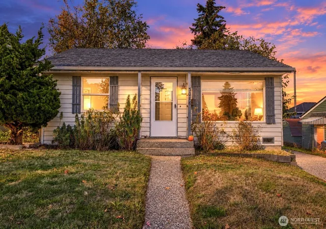 Photo 1 of Single family home for sale at 3016 Sw Roxbury St, Seattle, WA 98126 | MLS# NWM2593770 | Listing updated on 2026-10-16